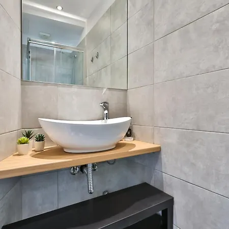 1 Bd Nikiou Cosy By Live&travel * Athens